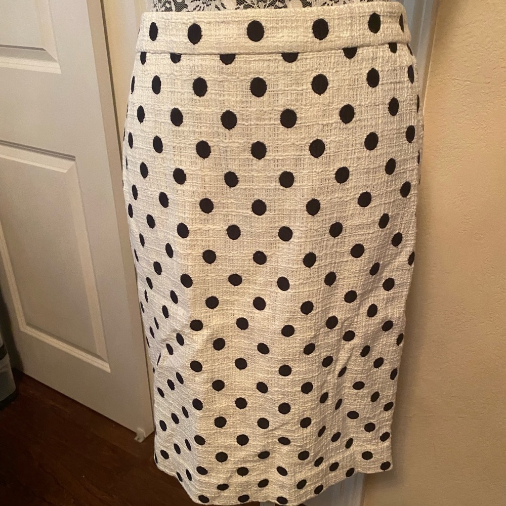 NWT J. Crew Polka Dot Pencil Skirt size 2 cream color w/ black dots